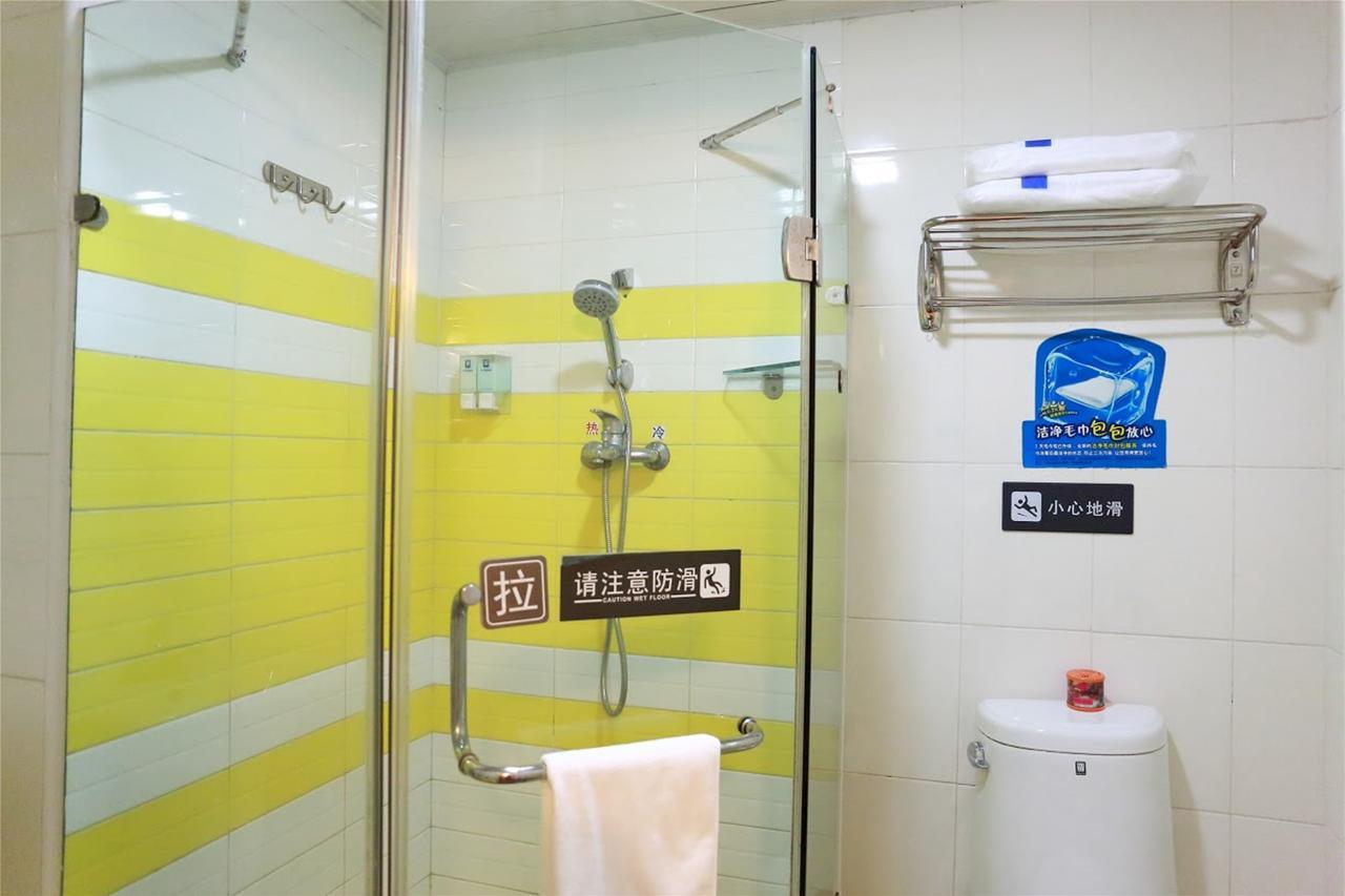 7Days Inn Zhongshan Li He Square Esterno foto